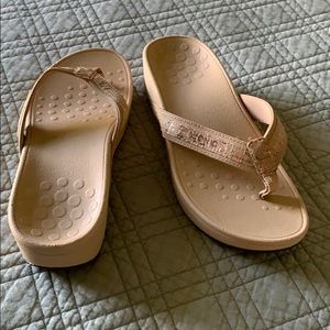 Vionic sandals beige